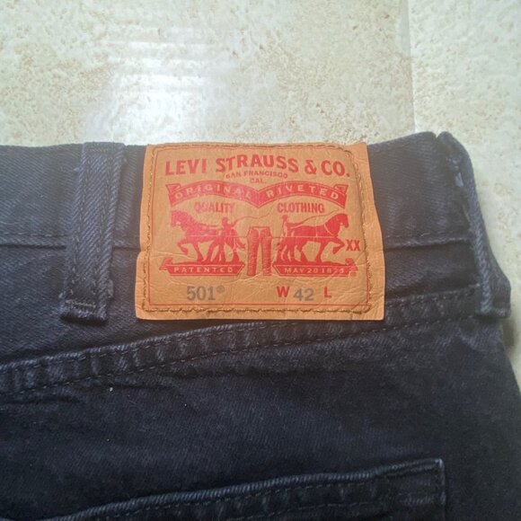 Levis Mens 501 Black Denim Shorts With Button Fly - Picture 3 of 7